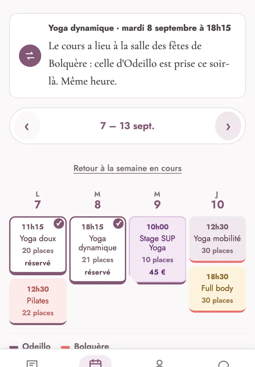 Un bandeau en haut de l’écran annonce que le cours change de salle.