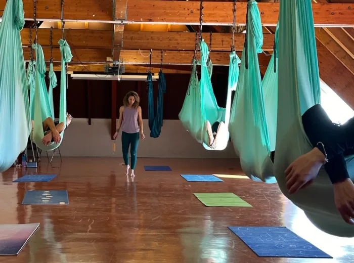 Yoga aérien à Font-Romeu avec Agnès